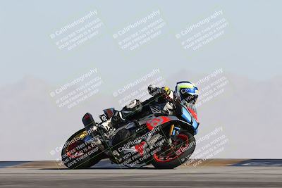 media/Dec-01-2025-Moto Forza (Mon) [[2daa91e15f]]/2-Intermediate Group/Session 2 Turn 9 Entry/